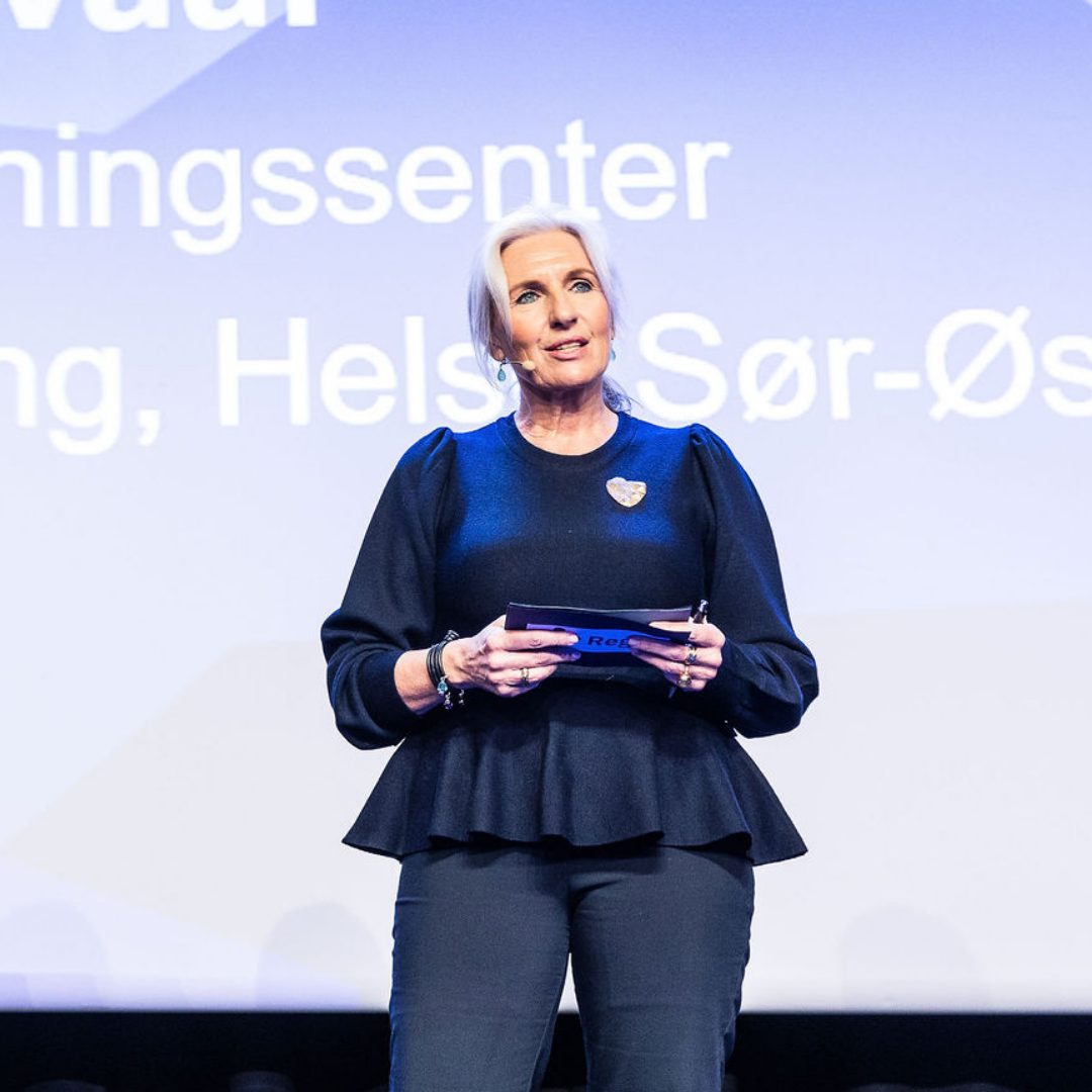 Kristijane Cook Hvaal som presenterer på spesialistutdanningskonferansen for leger 2022