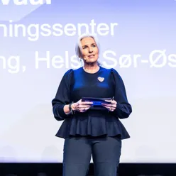 Kristijane Cook Hvaal som presenterer på spesialistutdanningskonferansen for leger 2022